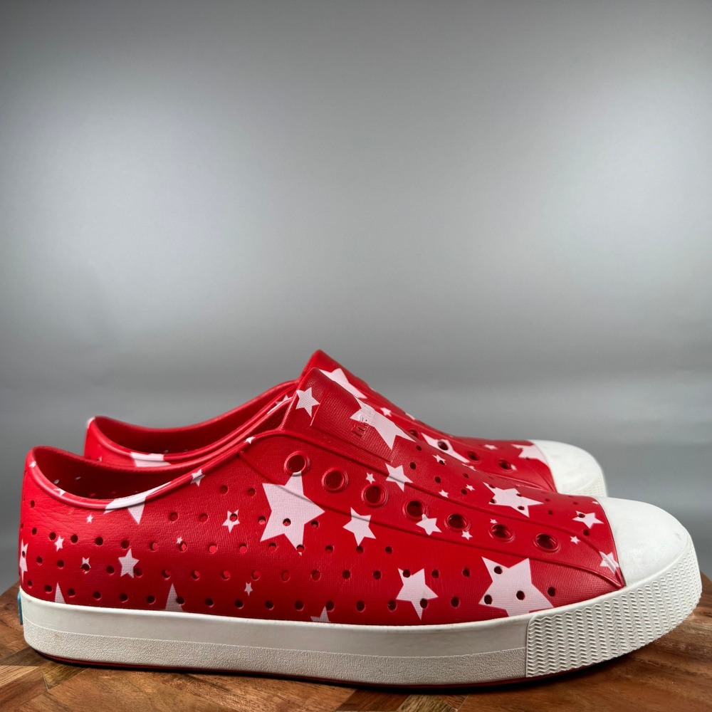Native Jefferson Mens 10 Red White Star Print Perforated Slip On Water Shoes EVA